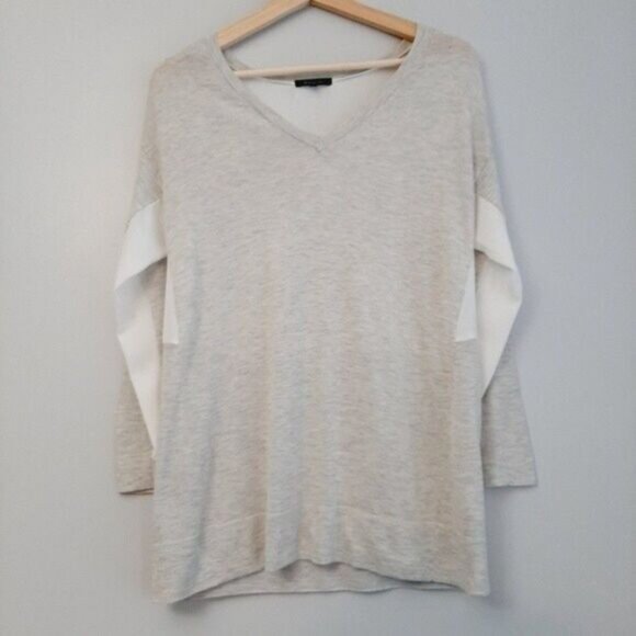 RW&CO V-neck Light Sweater Colorblock Grey & White Sz XS - Picture 2 of 12